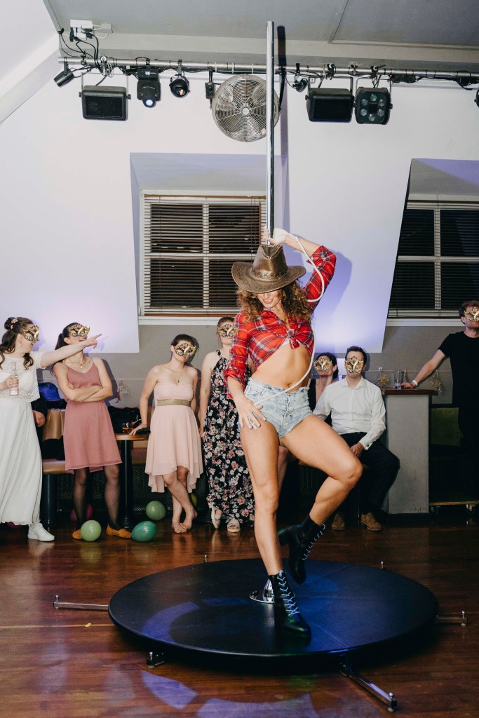 Tanzshow Cowgirl Pole dance