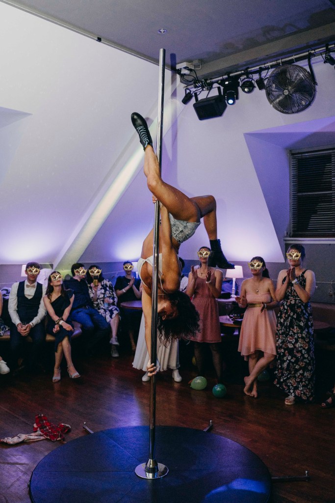 Tanzshow Cowgirl Pole dance