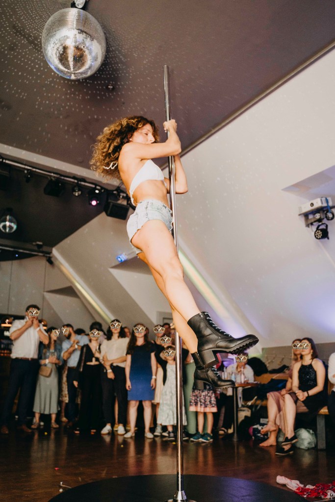 Cowgirl Pole dance show